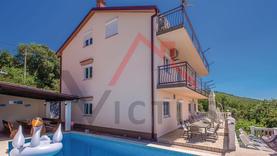 CRIKVENICA - casa con tre appartamenti, piscina e garage